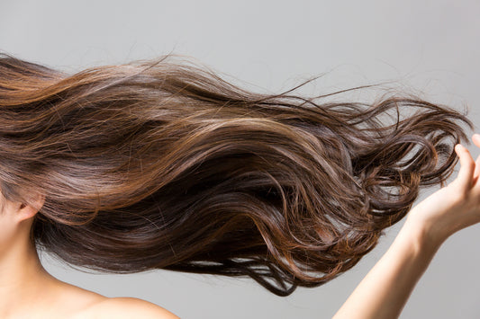Découvrez nos tips pour stimuler la pousse des cheveux