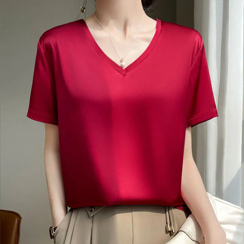 T-Shirt en Satin Intemporel à Col V
