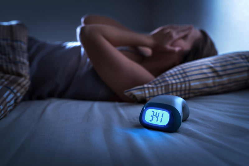 Les troubles du sommeil chez les adultes de cinquante ans : causes, symptômes et solutions