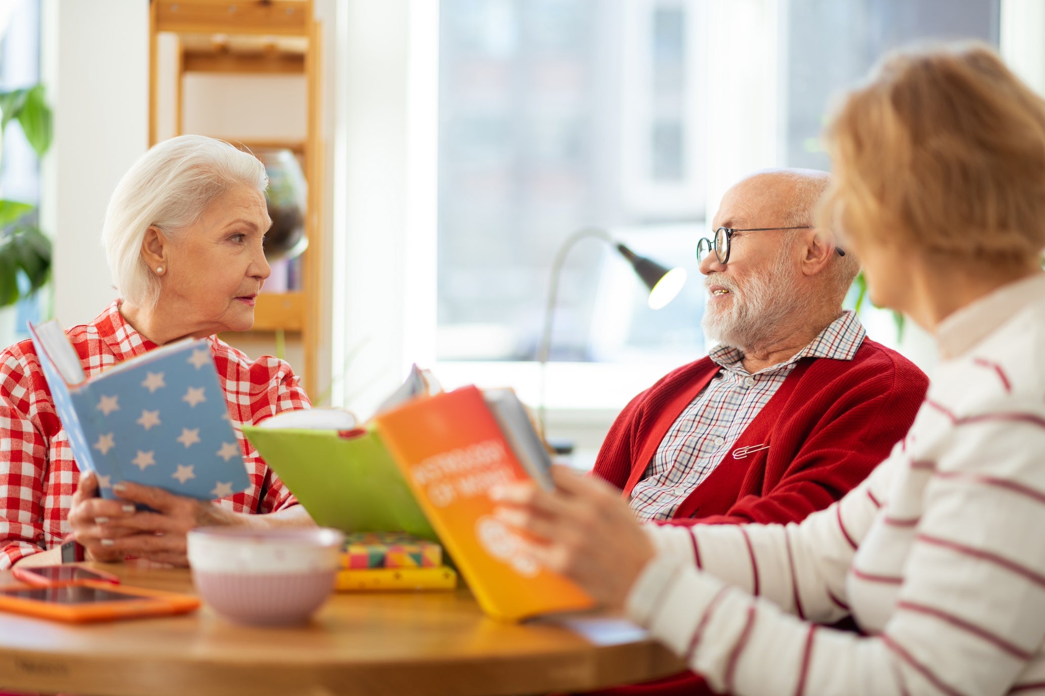 Les Bénéfices de la Lecture pour la Mémoire des Seniors