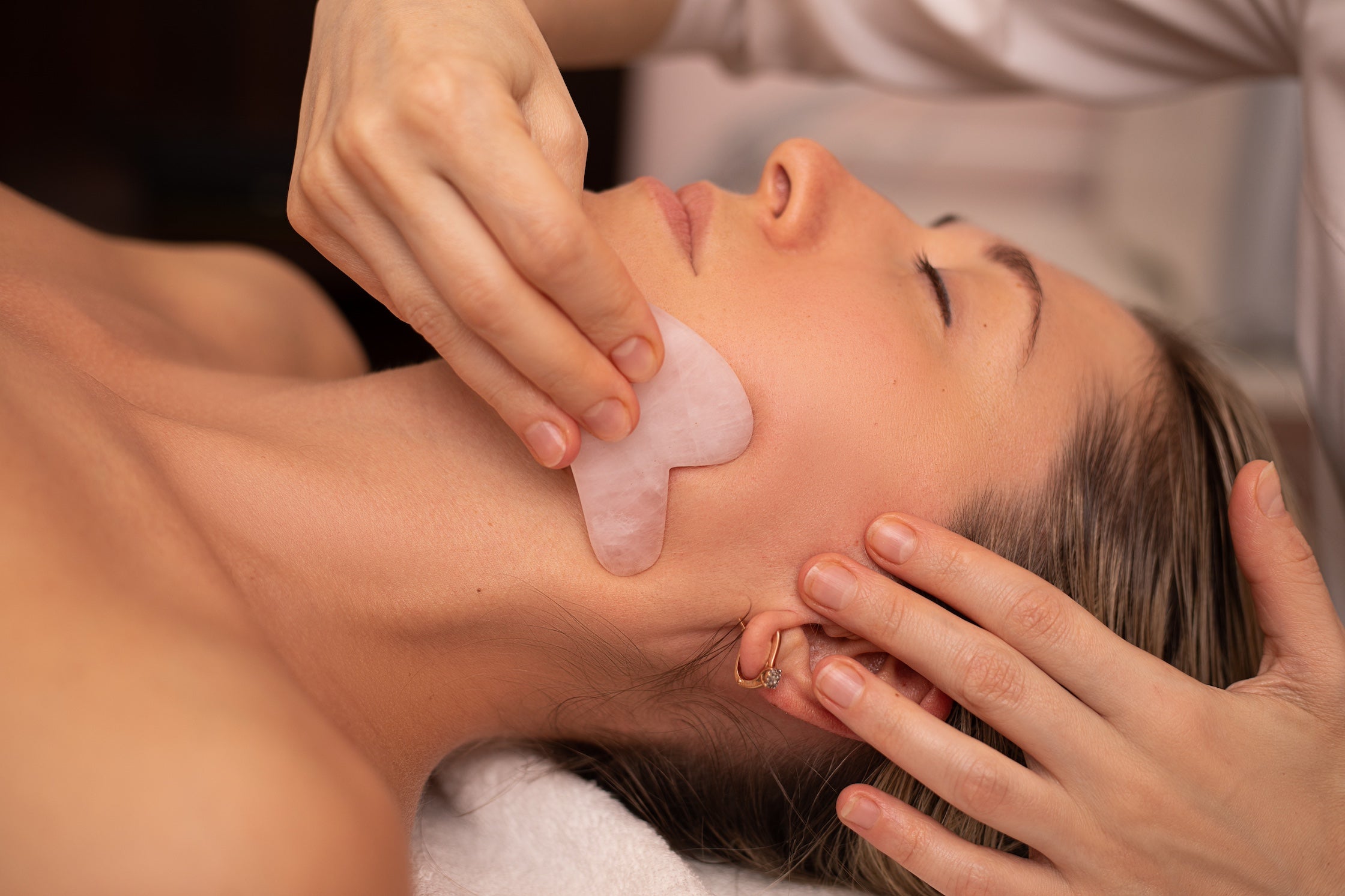 Rouleau Pierre de Jade, Masseur Gua Sha, ... De véritables indispensables beauté ?