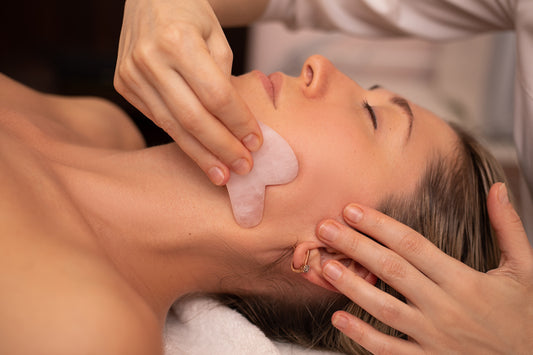 Rouleau Pierre de Jade, Masseur Gua Sha, ... De véritables indispensables beauté ?