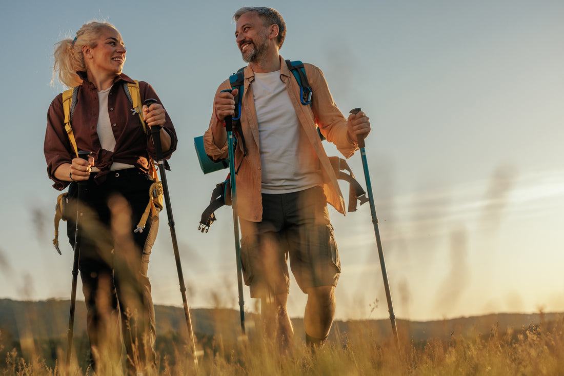 Les Bienfaits de la Marche Nordique pour les Seniors : Un Sport Doux pour le Corps et l’Esprit