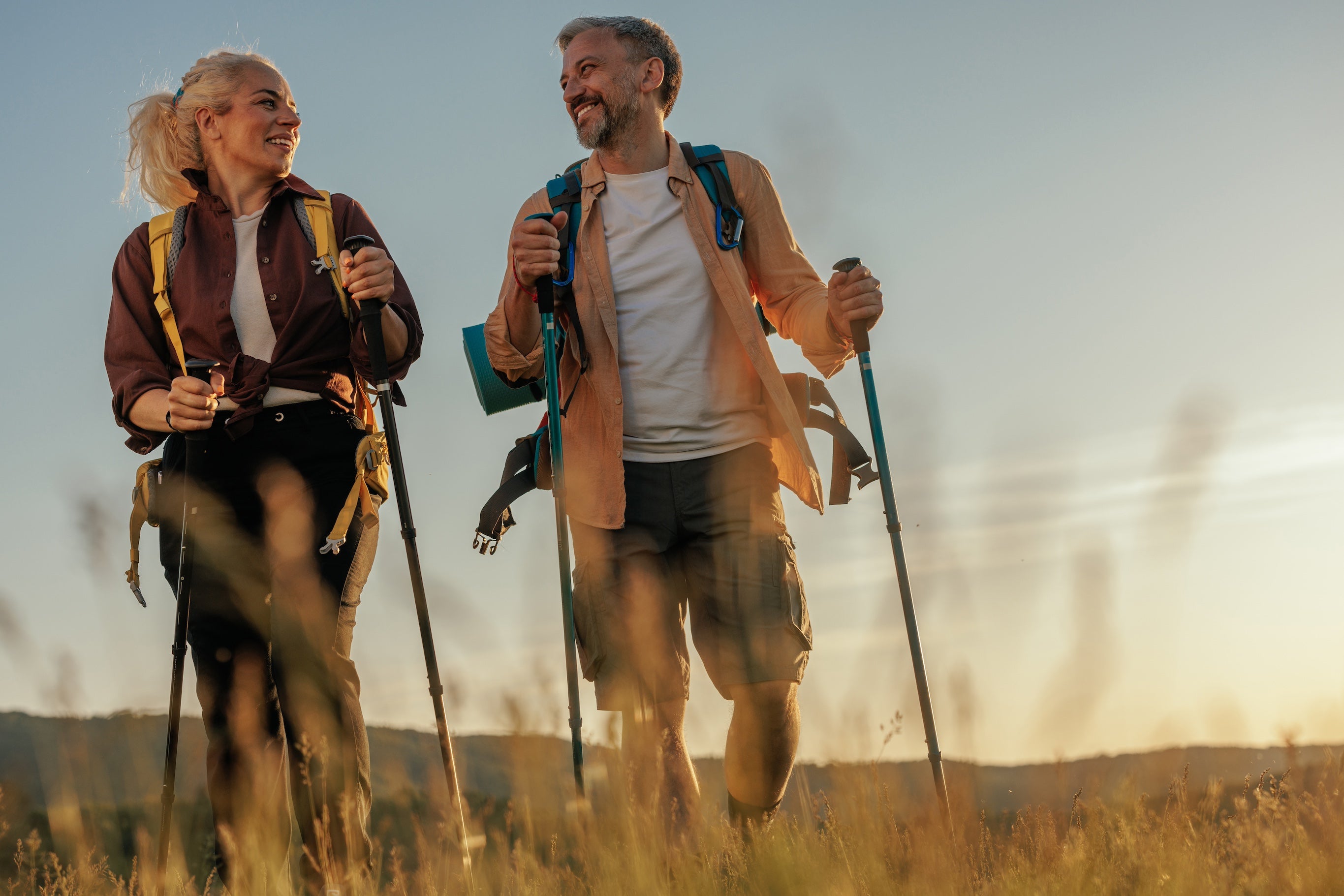 Les Bienfaits de la Marche Nordique pour les Seniors : Un Sport Doux pour le Corps et l’Esprit