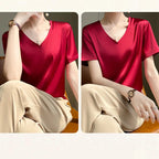 T-Shirt en Satin Intemporel à Col V